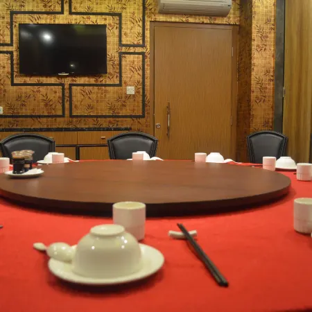 Hotel Mustika Gajah Mada Отели рядом с достопримечательностью «Музей Маритайм»