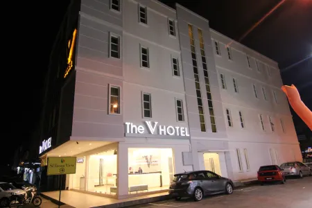 The V Hotel Отели рядом с Аэропорт Куантан
