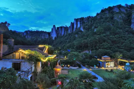 Baizhang Fengqing Villa Отели рядом с достопримечательностью «Qianzhang Canyon»