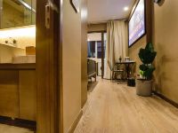 南京瓦伦丁酒店 - 工业风观影特色大床房