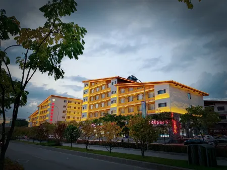 Royal Hot Spring Hotel Отели рядом с достопримечательностью «Meiren Songyuan (North Gate)»