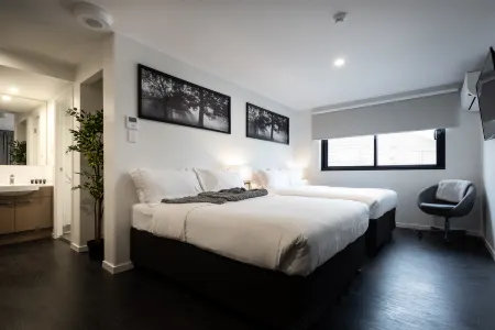 Ascot Budget Inn & Residences Отели рядом со станцией Doomben Station