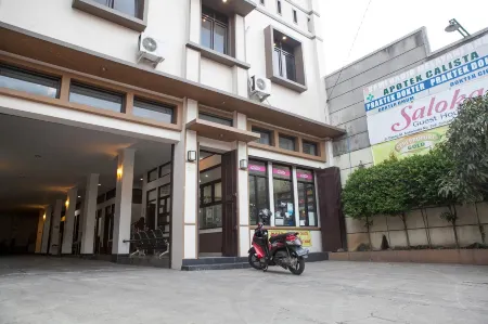 Saloka Guest House dan Residence