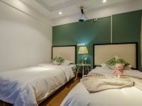 斑斓家公寓(上海外滩外白渡桥店) - 斑斓投影高级双床房