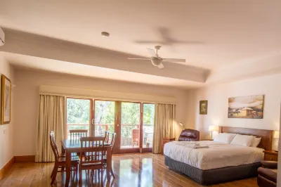 Birdwood Motel