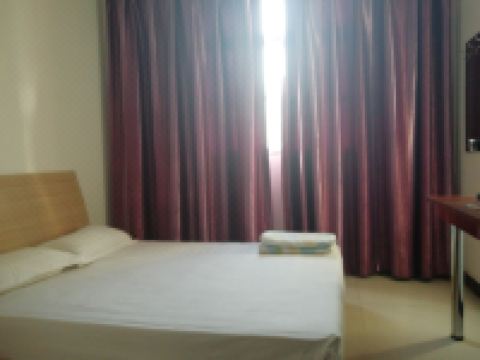 雅朵商务宾馆(咸阳文林西路店) - 普通大床房(公共卫浴)