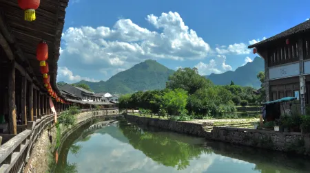Julongge Отели рядом с достопримечательностью «Shiwei Peak»