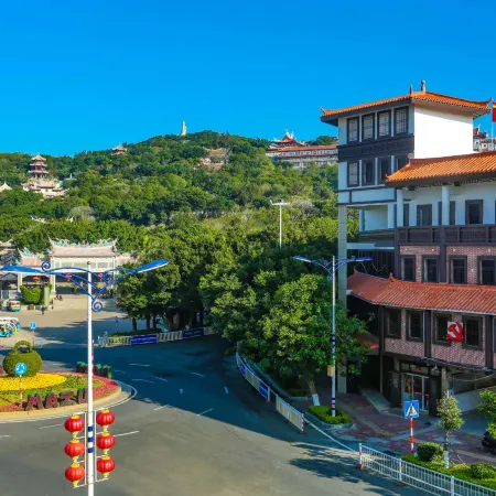 Weizhou Island Yixiangge Inn
