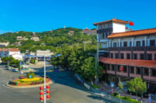 Weizhou Island Yixiangge Inn