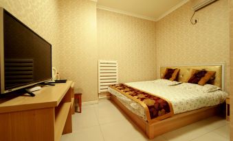 Lingwu Hedong Airport Lantian Hotel