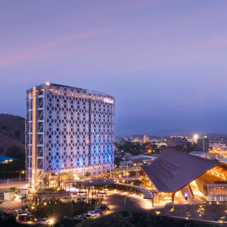 Hilton Port Moresby Hotel & Residences Отели рядом с достопримечательностью «Заповедник Порт-Морсби»