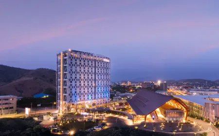 Hilton Port Moresby Hotel & Residences Отели рядом с достопримечательностью «Университет Папуа-Новая Гвинея»
