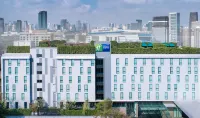 Holiday Inn Express Bangkok Soi Soonvijai Các khách sạn ở Ratchadapisek
