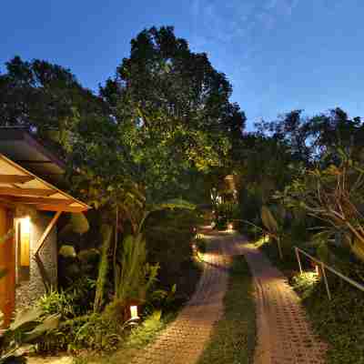 Ambong Pool Villas - Private Pool Hotel Exterior