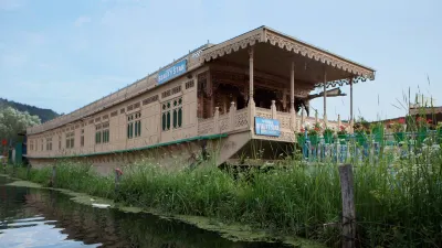 Young Beauty Star Group of Houseboat Hotéis em Karapura