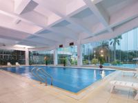 广州凯旋华美达大酒店 - 室内游泳池