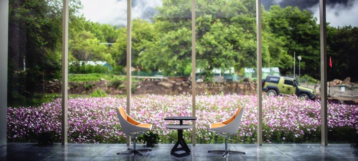 Glass Cube Villa Hotels in Mainling