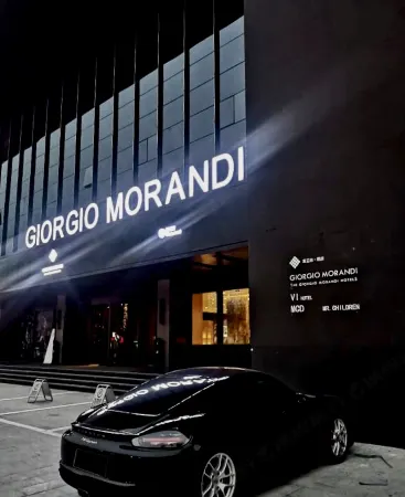 The GiorgioMorandi Hotels (Linyi People's Square Wanxianghui)