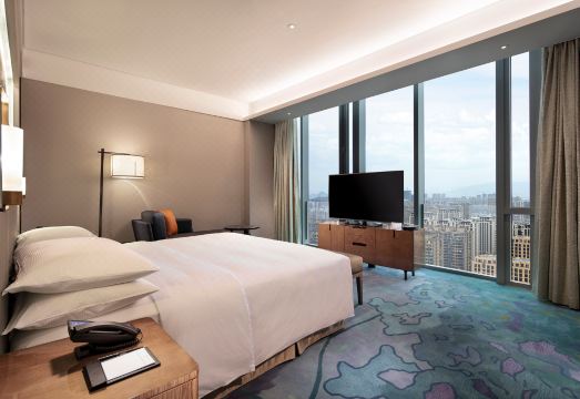 힐튼 타이저우의 레스토랑 또는 수영장 사진