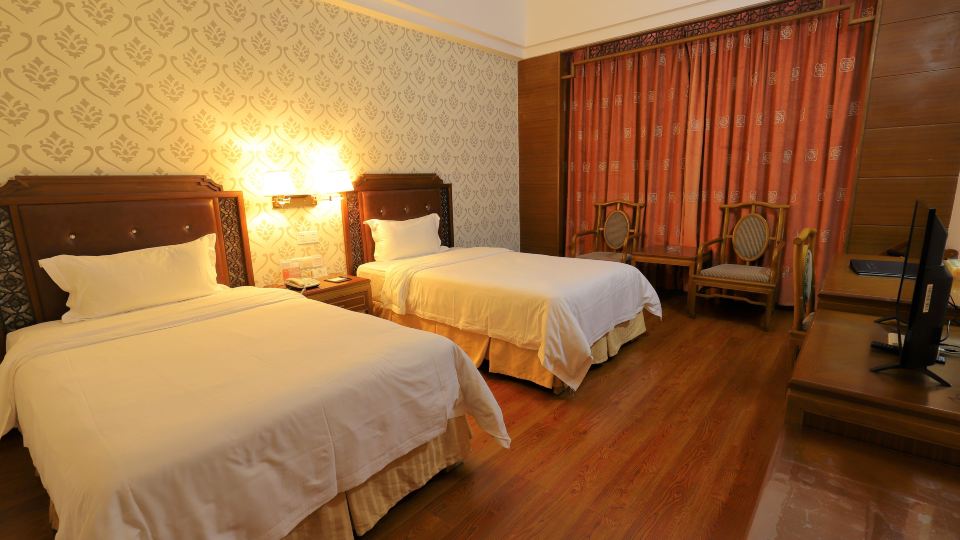 Jixiang Tiankeshe Hotel