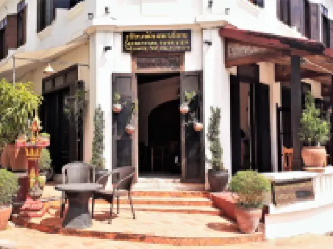 Saynamkhan River View Hotels near Sisavangvong Road