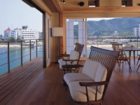 อะวะจิ ยุเมะเซงเก - ซุโมะโตะ ออนเซน โรงแรมในSumoto