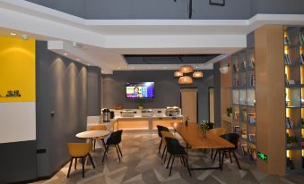 Surprise S Hotel (Nanchang Bayi Square Wanshou Palace)