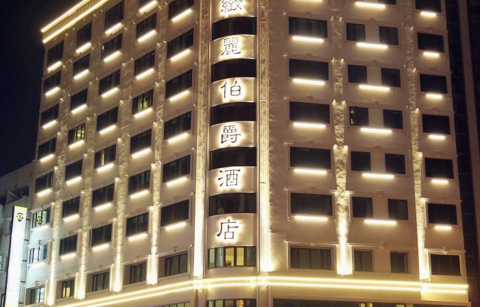 Grand Earl Hotel