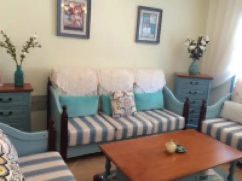 海東曹家堡空港加州旅館