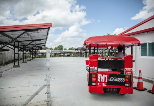 5. M1 호텔 나콘..