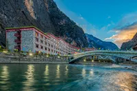 Balagezong Tibetan Ecological Hotel Hotels in Shangri-la Valley National Park
