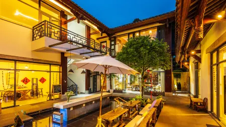 Floral Hotel · Chengdu Hou Zhai You Zhu Hotel Отели рядом с достопримечательностью «Bajin College of Chinese Language and Literature»