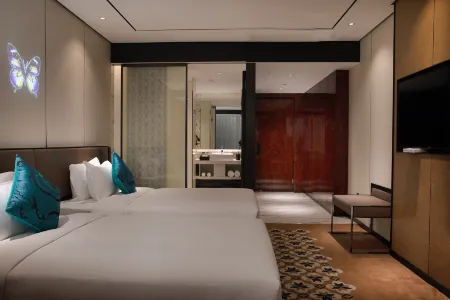 Paco Ya Hotel (Zhanjiang Guomao People's Square) Отели рядом со станцией Zhanjiang Railway Station