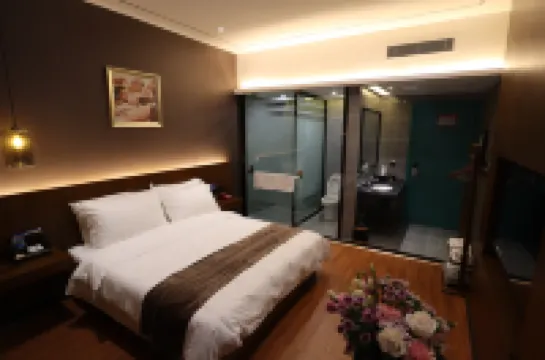 Karamaytonsen Theme Hotel