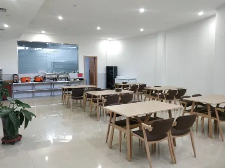 Junyi Chain Hotel (She County Government)