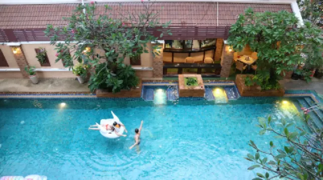 โรงแรมไอยรี เพลส โรงแรมใกล้Roong Reuang Coach