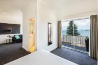 Bay 10 - Suites and Apartments Hotels in Charlton Gully