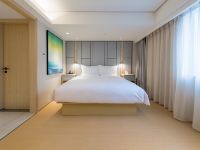 全季酒店(上海陆家嘴巨野路店) - 零压高级大床房