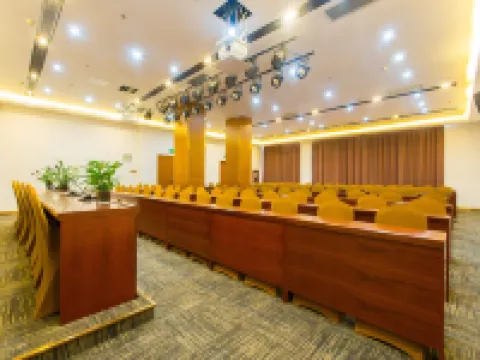 James Joyce Coffetel (Baoji High-tech Zone South High-speed Railway Station)