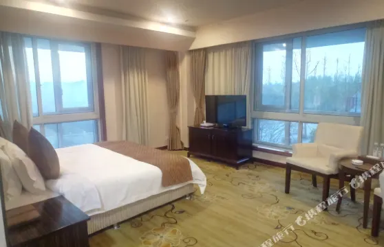 樺聆·鳳凰山康養度假酒店