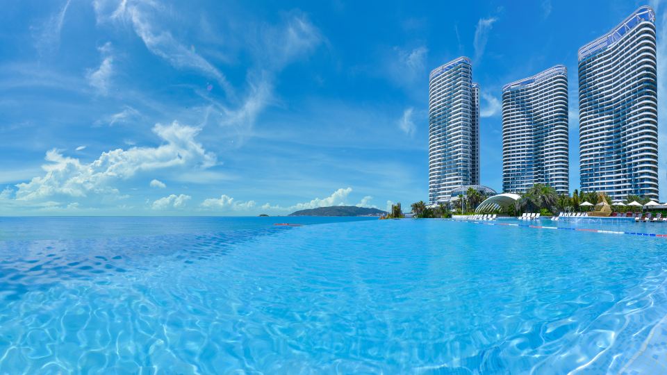 Twin Moon Bay Xianghai Hot Spring Holiday Hotel