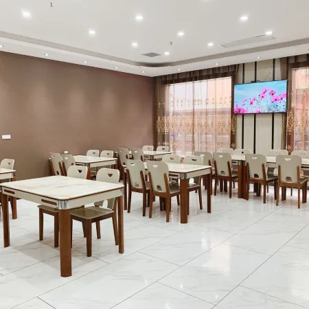 Pai Hotel (Fuping Pinyang Avenue)