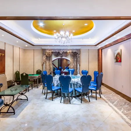Oupai Jindi Grand Hotel (Xinyang International Trade City East Railway Station)