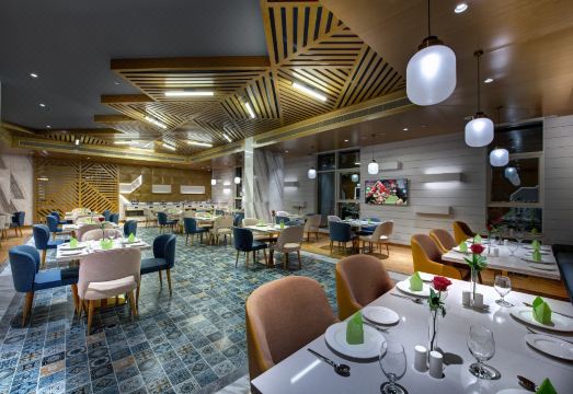 더 S 호텔 알 바르샤의 다이닝 공간