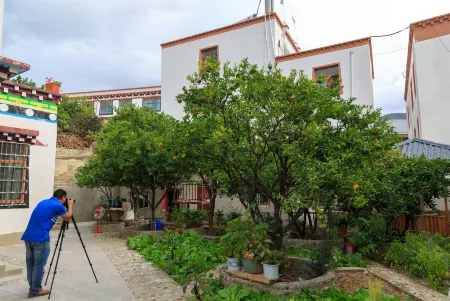 Derong Golden Sun Hotel