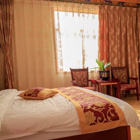 Derong Golden Sun Hotel