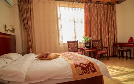 Derong Golden Sun Hotel