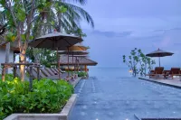 Banana Fan Sea Resort - Infinity Pools
