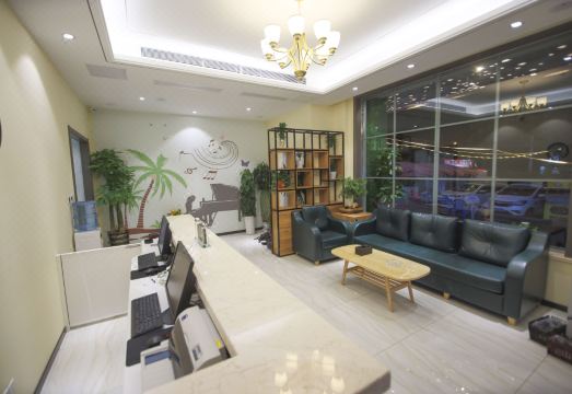 5. 홀리데이 인 주..