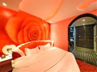 铂晶主题酒店(长沙南站店) - 主题浪漫圆床房